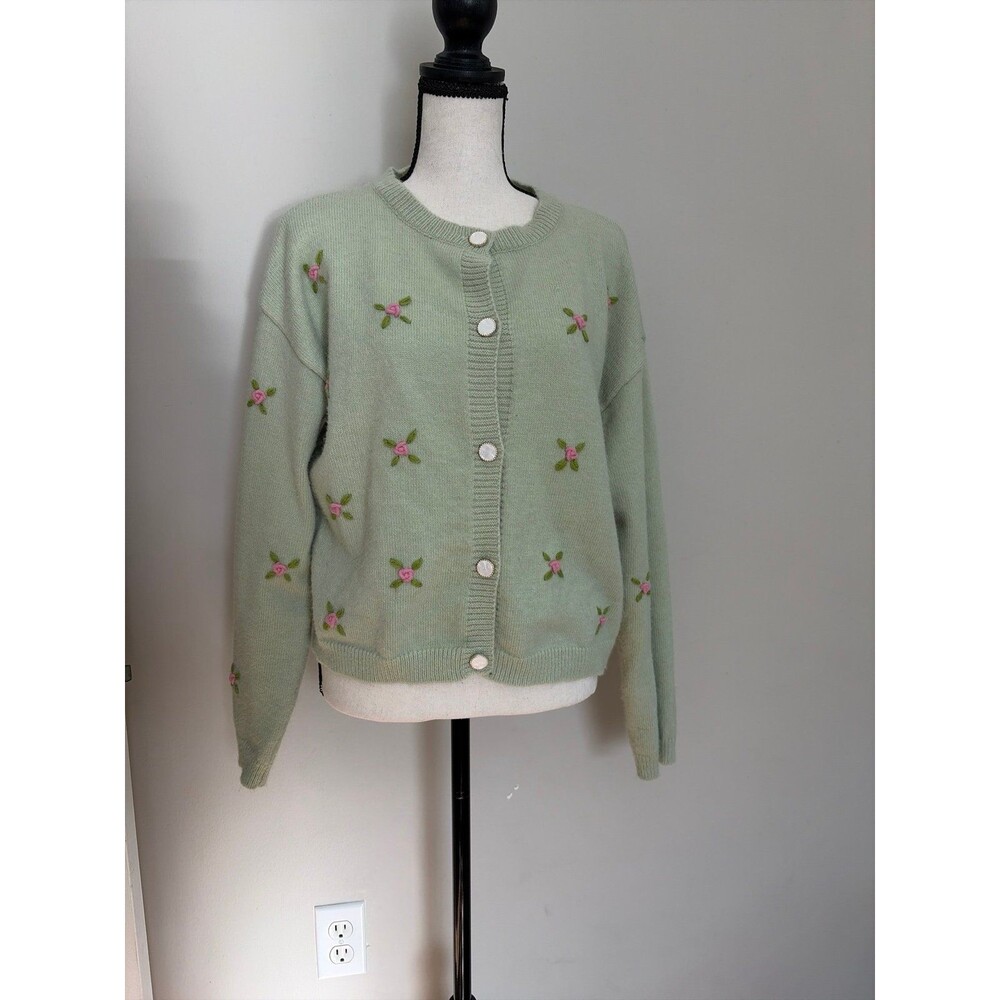 Sweater with roses. Mint green size large